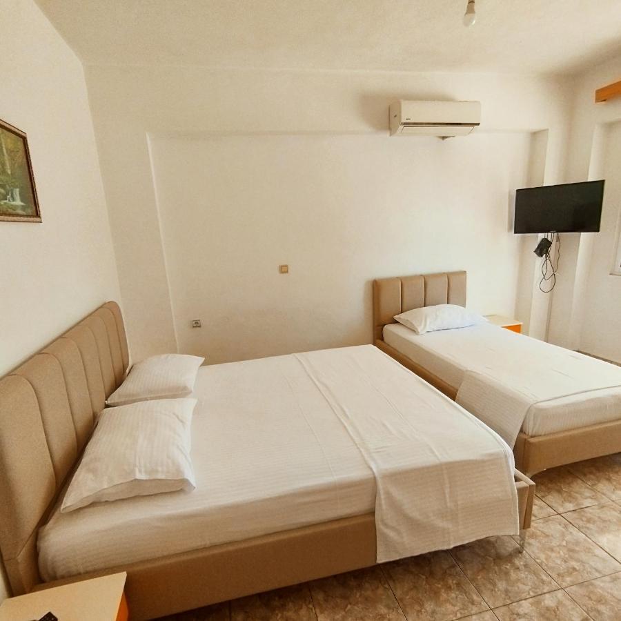 Mejdi Apartments Sarandë Exterior foto