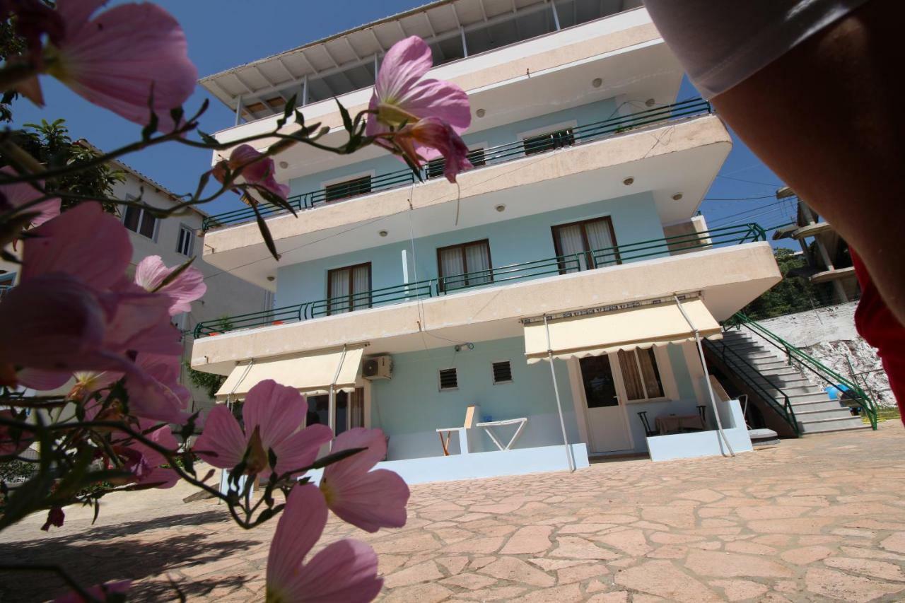 Mejdi Apartments Sarandë Exterior foto