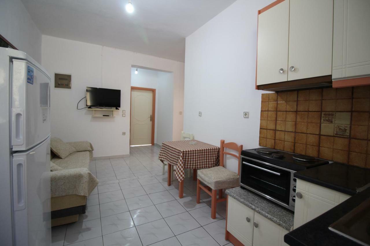 Mejdi Apartments Sarandë Exterior foto
