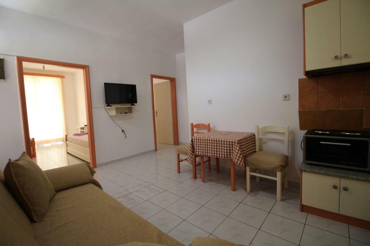 Mejdi Apartments Sarandë Exterior foto